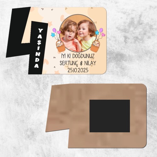 İkiz Bebek 4 Yaş Siyah Rakam Ahşap Foto Magnet