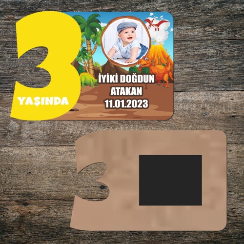 Dinazor Temalı 3 Yaşında Sarı Rakam Ahşap Yaş Magneti