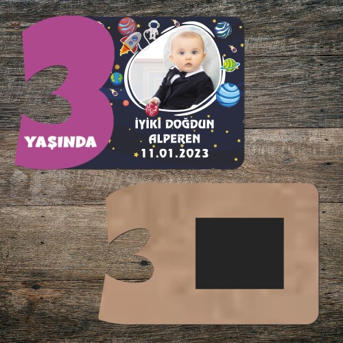Uzay Temalı 3 Yaşında Mor Rakam Ahşap Magnet