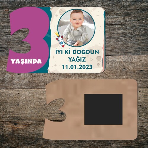 Roket Temalı 3 Yaşında Mor Rakam Ahşap Magnet
