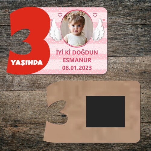 Melek Kanadı Temalı 3 Yaşında Kırmızı Rakamlı Yaş Magneti