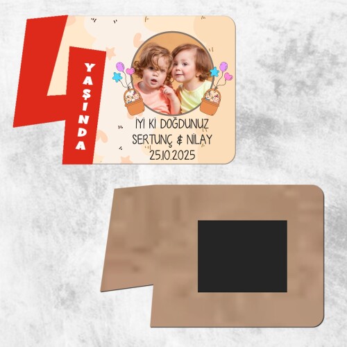 İkiz Bebek 4 Yaş Çocuk İçin Kırmızı Ahşap Magnet Hatırası