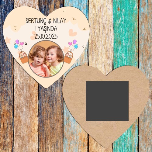 İkiz Bebek Kalp Şeklinde Ahşap Magnet