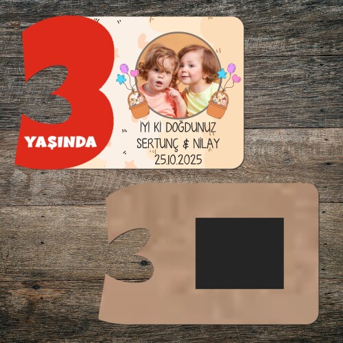 İkiz Bebek 3 Yaşında Kırmızı Rakamlı Yaş Magneti