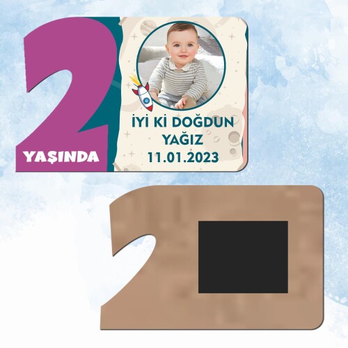 Roket Temalı Mor Rakam 2 Yaşında Ahşap Hediye Magnet