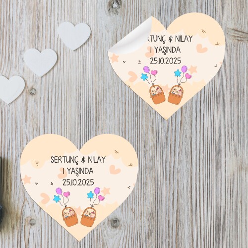 İkiz Bebek Kalp Şeklinde Sticker Etiket