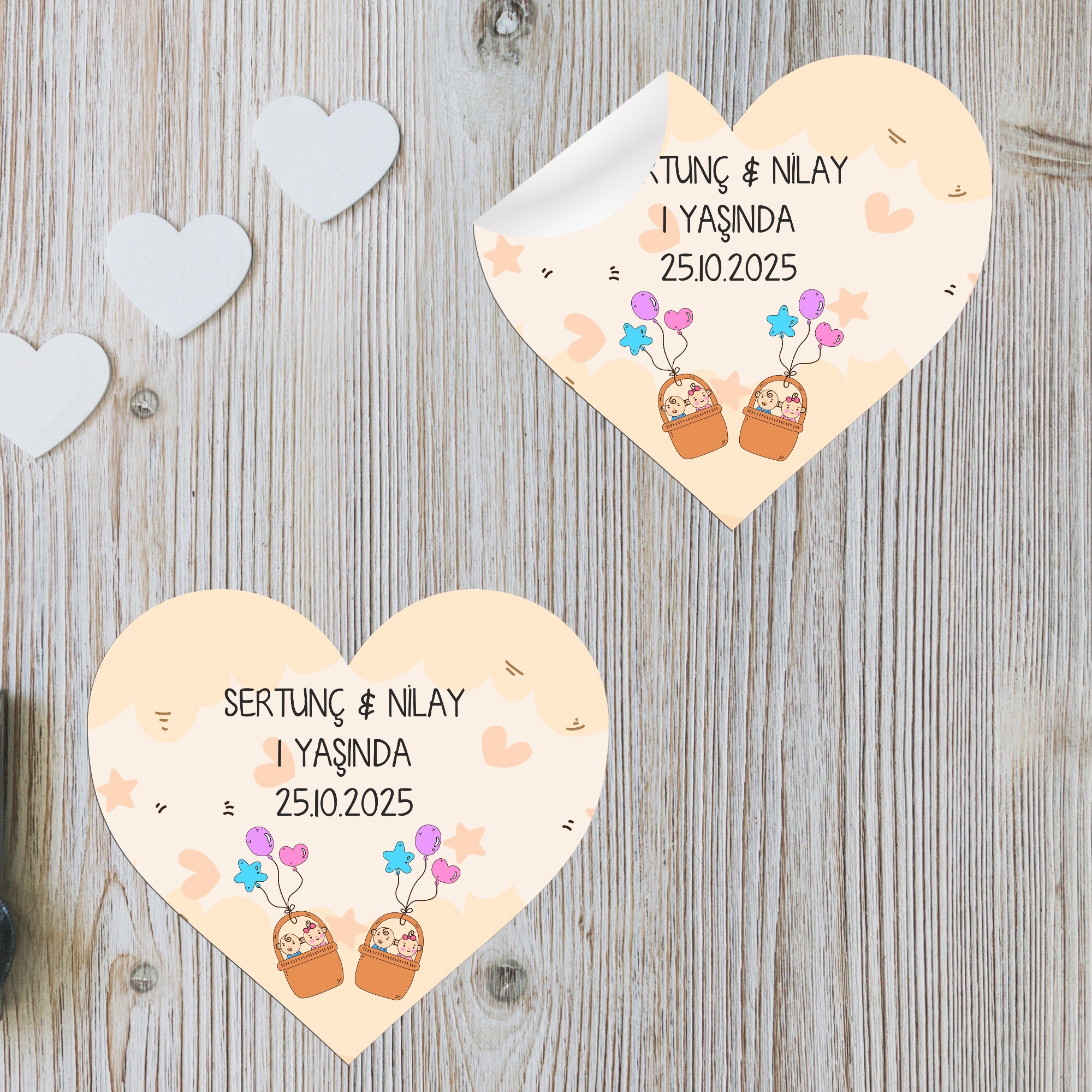 İkiz Bebek Kalp Şeklinde Sticker Etiket