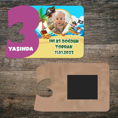 Korsan Temalı 3 Yaşında Mor Rakam Ahşap Magnet