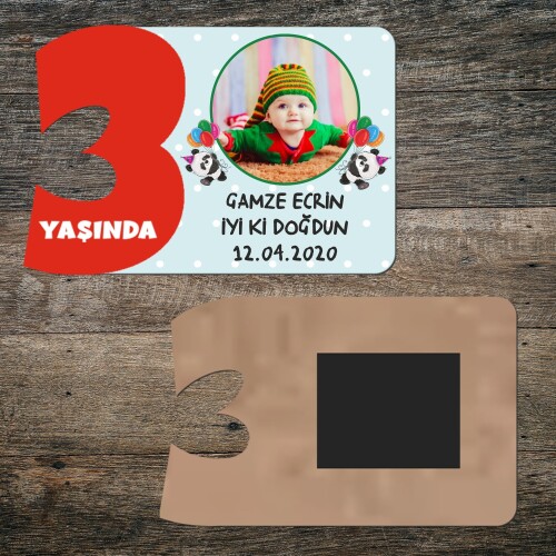 Panda Temalı 3 Yaşında Kırmızı Rakamlı Yaş Magneti