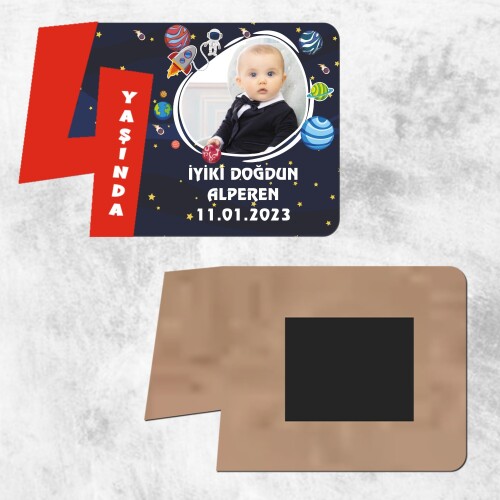 Uzay Temalı 4 Yaş Çocuk İçin Kırmızı Ahşap Magnet Hatırası