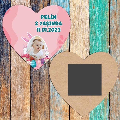 Tavşan Kız Temalı Kalp Şeklinde Ahşap Magnet
