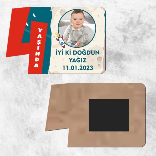 Roket Temalı 4 Yaş Çocuk İçin Kırmızı Ahşap Magnet Hatırası