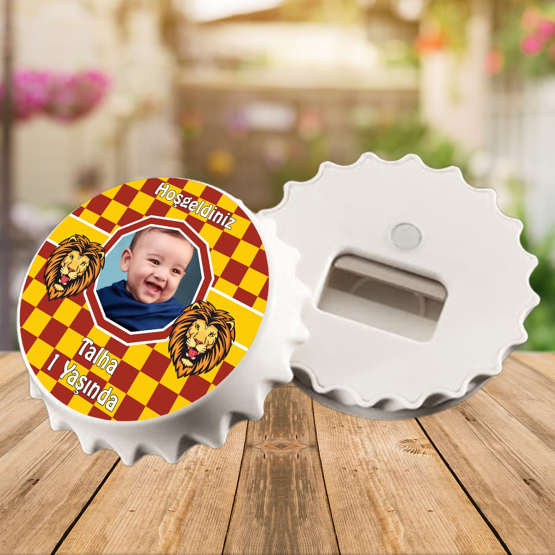 Aslan Cimbomlu Kapak Magnet Açacak