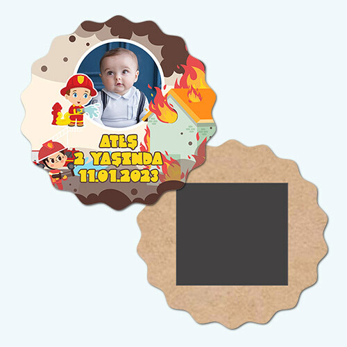 İtfaiyeci Çocuk Dalgalı Ahşap Yaş Magneti