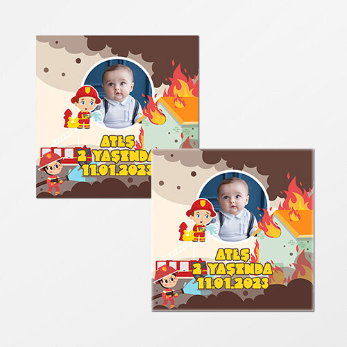 İtfaiyeci Çocuk Kare Doğum Günü Sticker
