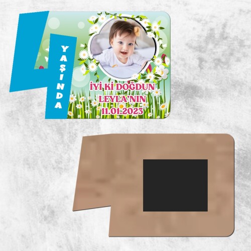 Papatya ve Laleli 4 Yaşında Ahşap Mavi Yazılı Magnet