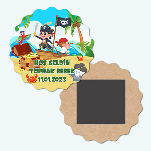 Korsan Temalı Dalgalı Ahşap Bebek Magneti