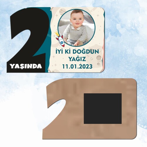 Roket Temalı 2 Yaşında Siyah Rakam Magnet Ahşap