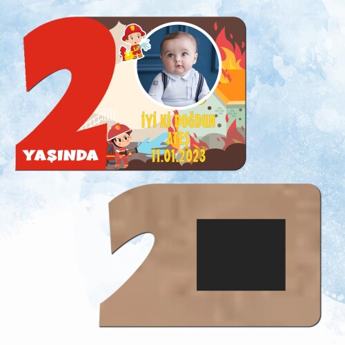 İtfaiyeci Çocuk Kırmızı 2 Yaşında Ahşap Mıknatıslı