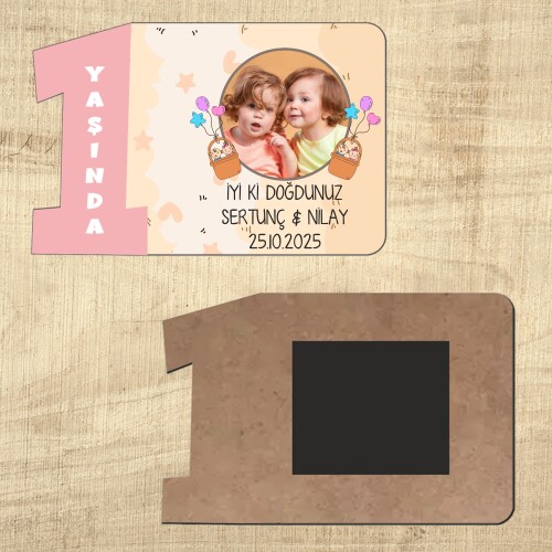 İkiz Bebek 1 Yaşında Ahşap Pembeli Magnet