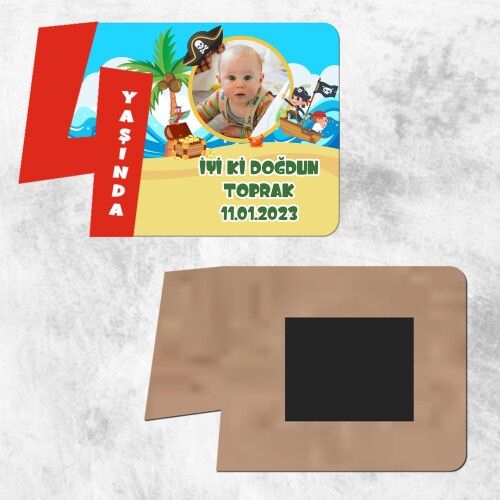 Korsan Temalı 4 Yaş Çocuk İçin Kırmızı Ahşap Magnet Hatırası