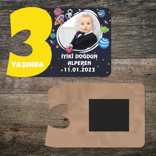 Uzay Temalı 3 Yaşında Sarı Rakam Ahşap Yaş Magneti