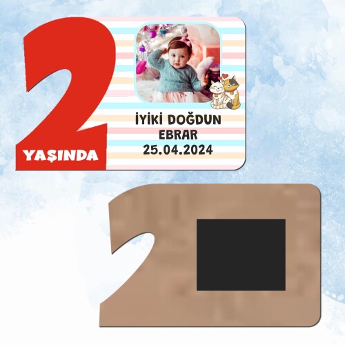 Sevimli Kediler Kırmızı 2 Yaşında Ahşap Mıknatıslı