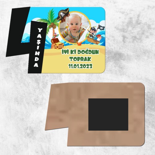 Korsan Temalı 4 Yaş Siyah Rakam Ahşap Foto Magnet