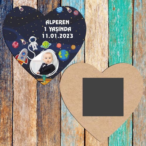 Uzay Temalı Kalp Şeklinde Ahşap Magnet